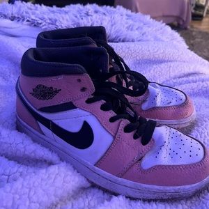PINK JORDAN 1s